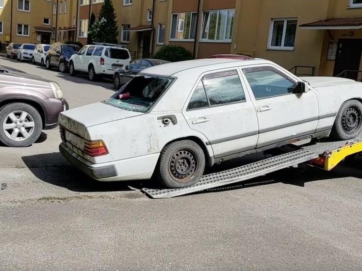 Власти Калининграда убрали бесхозные автомобили с улиц города