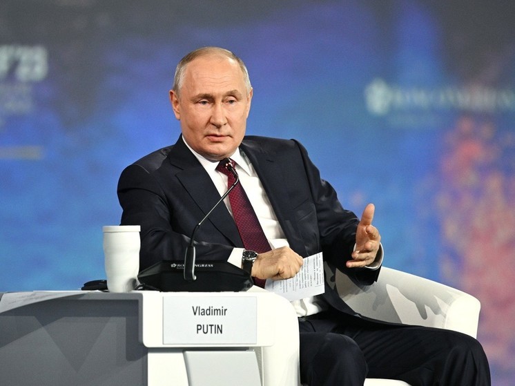 Президент отметил, что к дедолларизации Россия не стремится