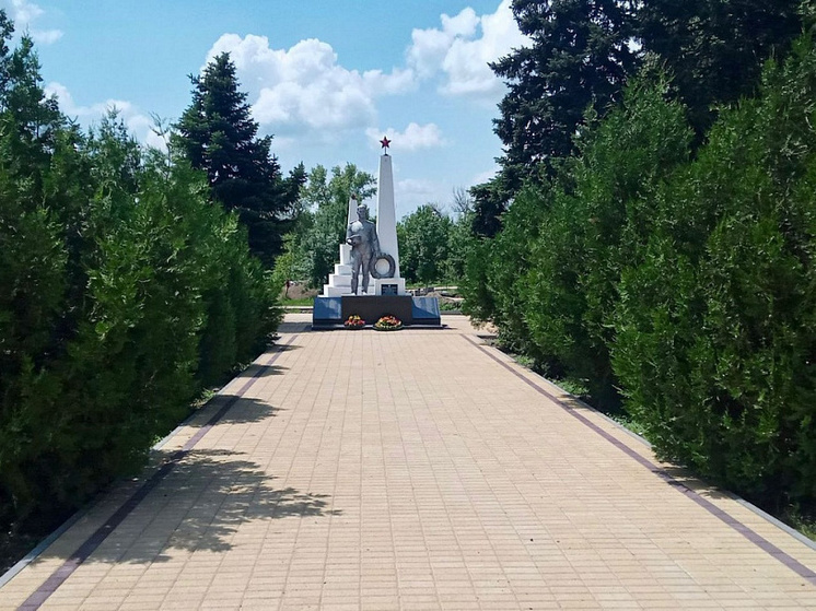 В Павловском районе продолжают приводить в порядок общественную территорию
