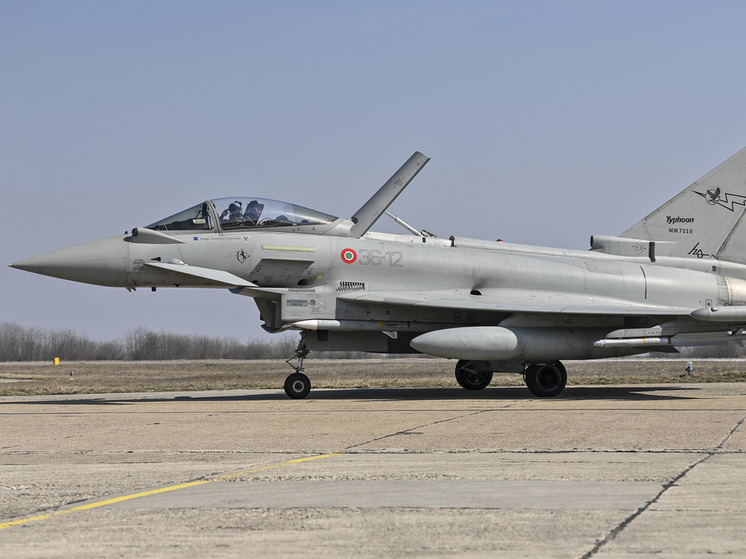 В Минобороны Украины обещали завершить обучение пилотов управлению F-16 в ускоренном порядке