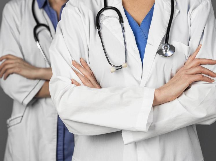 В Новосибирской области составили список самых высокооплачиваемых вакансий врачей ко Дню медика