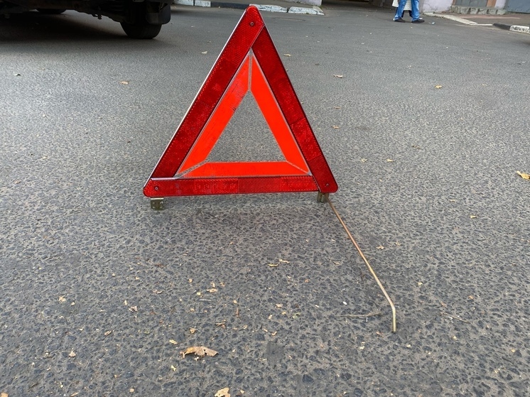 В Твери возле ресторана электросамокатчик сбил ребенка на велосипеде