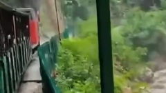Машинист поезда заехал в ущелье под бушующий сель в Апшеронском районе