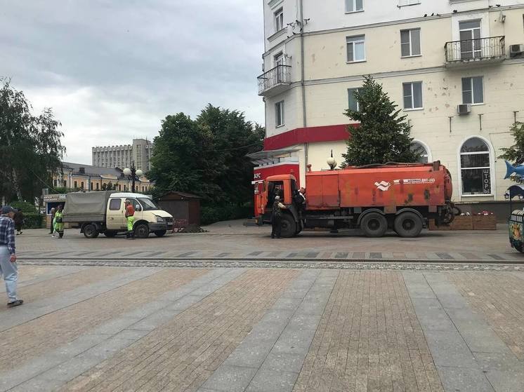 Пензенцы недовольны техникой, ломающей гранит на улице Московской