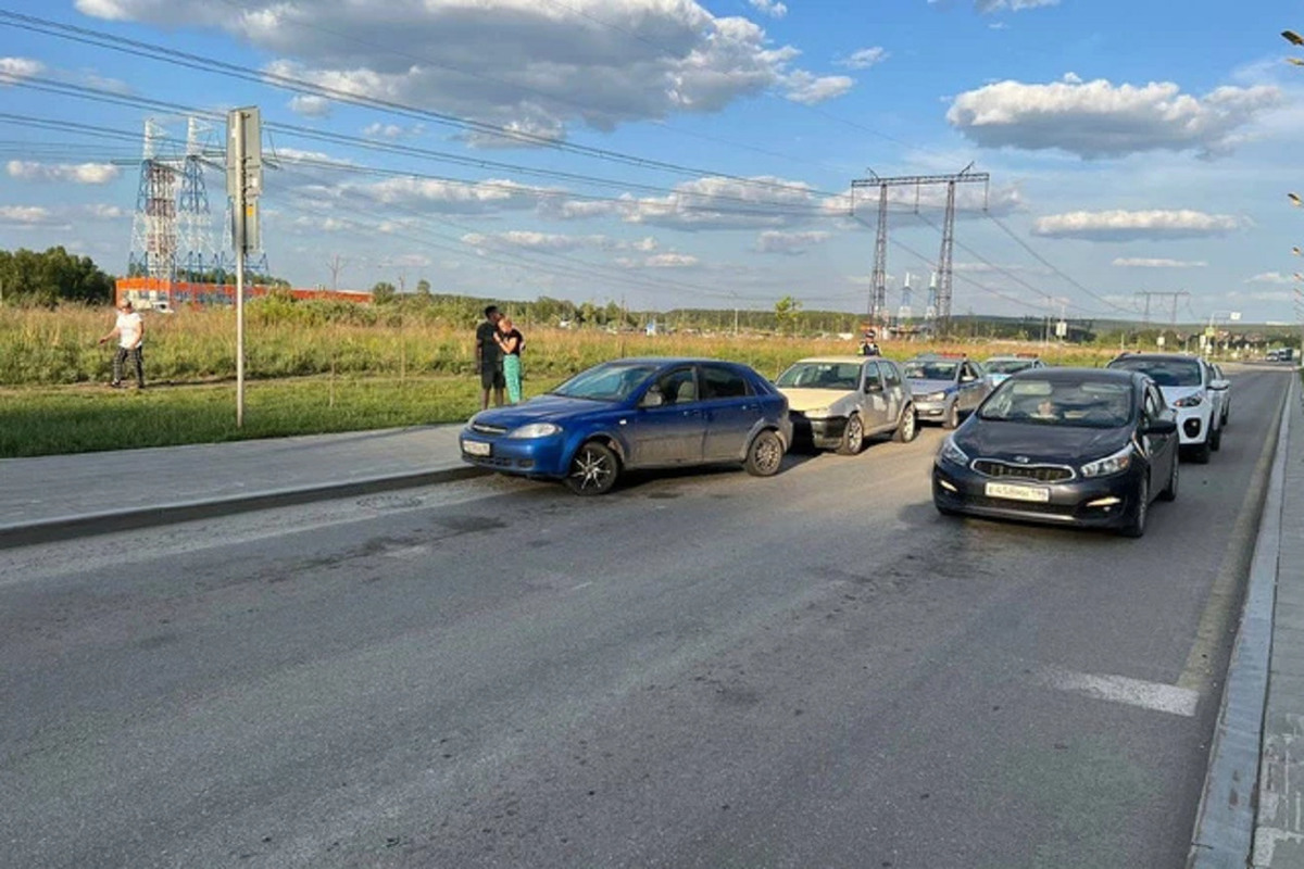 Двухлетнего мальчика сбили на пешеходном переходе в Солнечном микрорайоне  Екатеринбурга - МК Екатеринбург