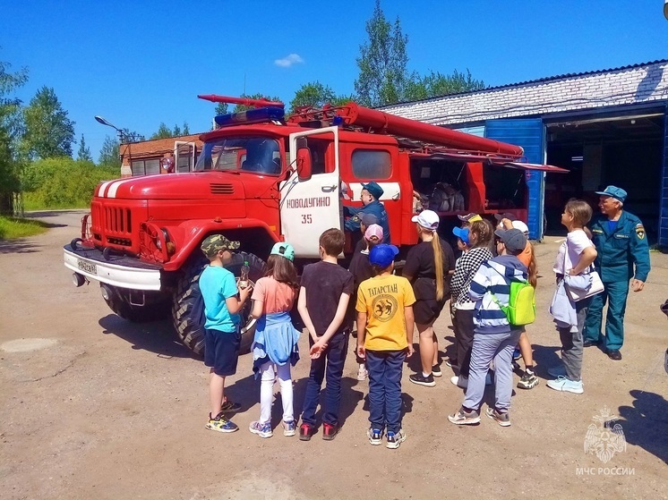 В Новодугинском районе юные смоляне побывали в гостях у пожарных