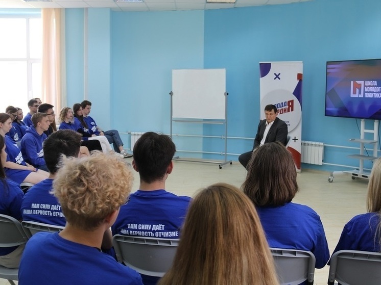 Руководитель смоленского отделения «Единой России» встретился с молодогвардейцами