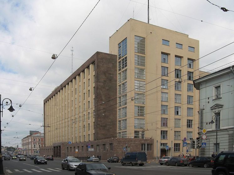 ФСБ вынесла предостережение петербуржцу за попытки установить контакты с ВСУ