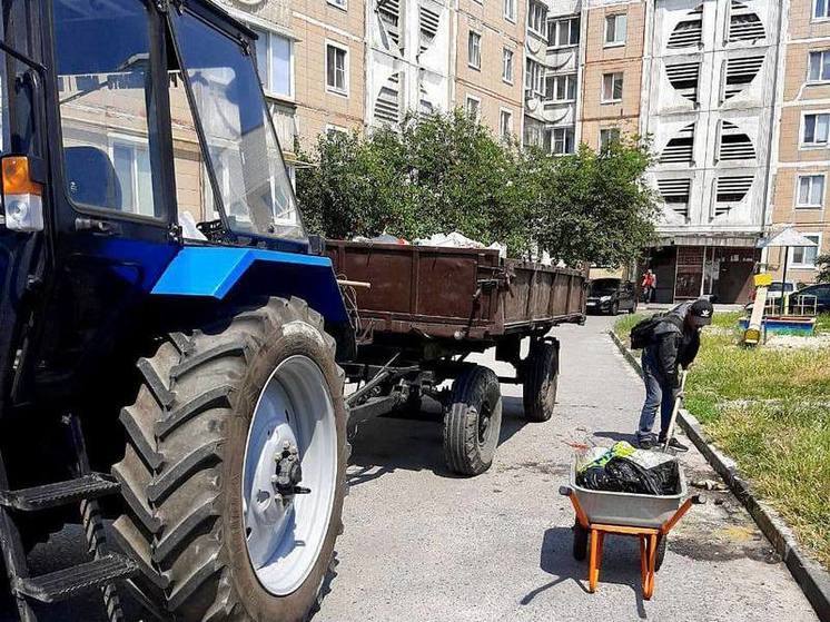 Белгородские коммунальщики принимают участие в уборке Шебекино