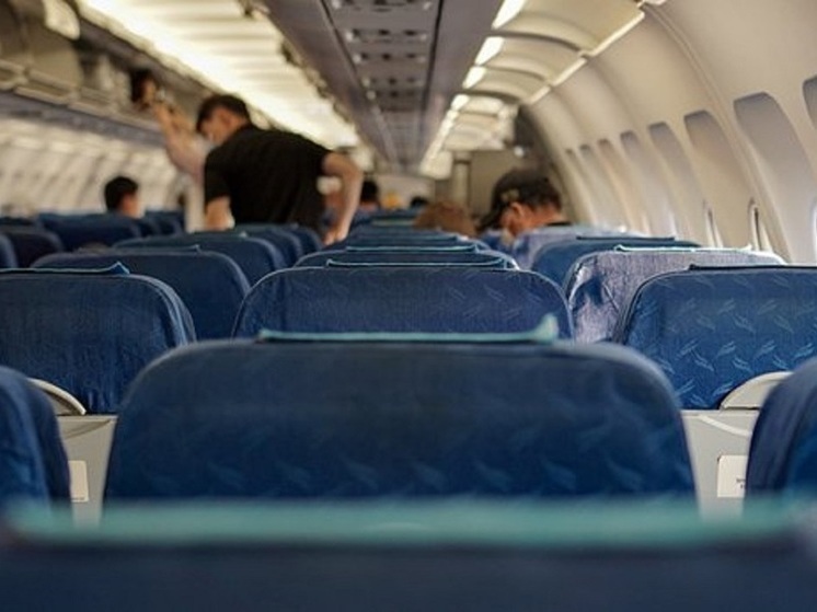 На борту самолета Владивосток Новосибирск пассажир  потерял сознание