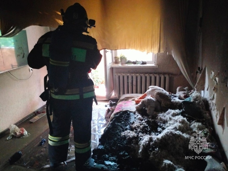 В Курске из горящего дома спасли 4 стариков с помощью кислородных устройств