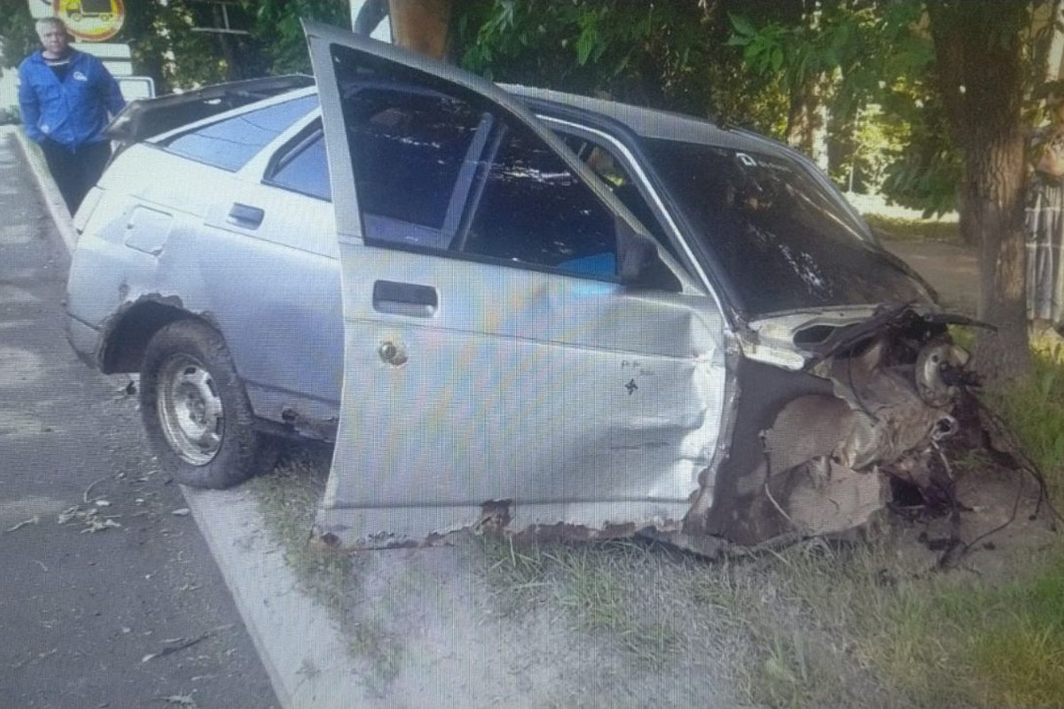 Трое несовершеннолетних в Иванове разбили автомашину, дважды ударившись о  столбы - МК Иваново