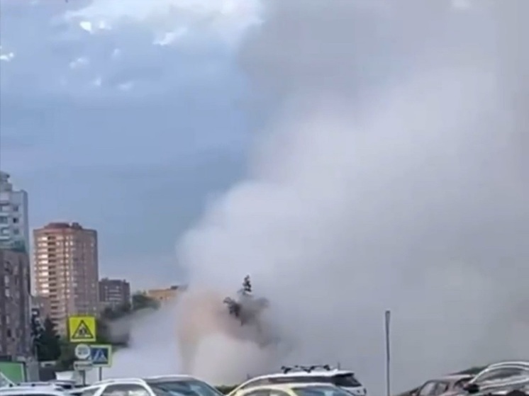Трубу с горячей водой прорвало в Химках