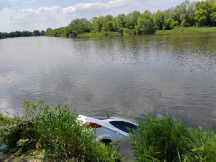 В Суворовском районе утонул автомобиль со спавшими людьми: погиб 25-летний парень