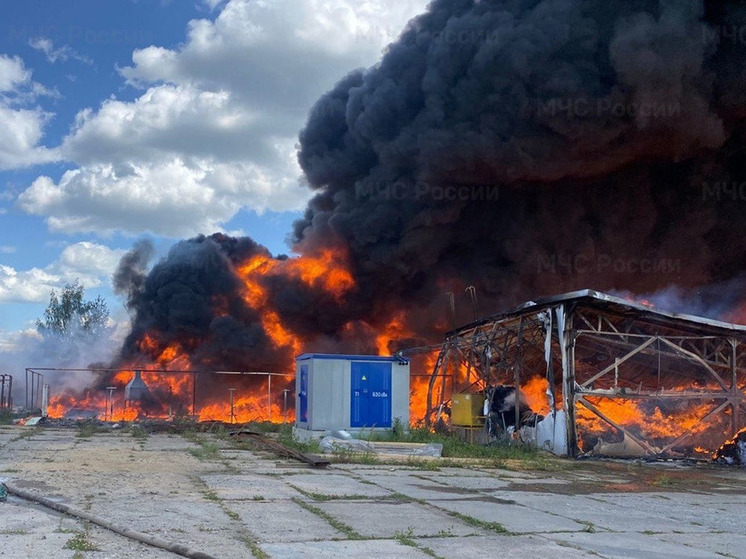 Качество воздуха в жилой застройке Иванова недалеко от пожара в норме, сообщил Роскомнадзор