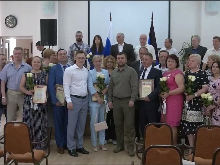 Руководитель ДНР вручил медали за храбрость медикам Донецка