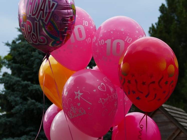 Девушку с воздушными шариками задержали в нижегородском парке "Швейцария"