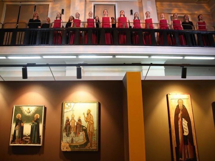 На Сахалине открыли выставку икон из собрания музея Андрея Рублева