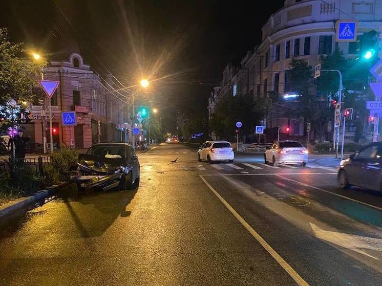 Тройное ДТП с пострадавшими произошло на Амурской в Чите ночью 18 июня