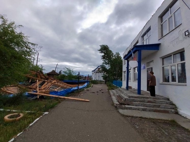 Ветер снес кровлю со школы в Шилкинском районе, прокуратура ведет проверку