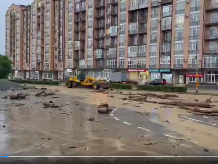 Подтоплены многоквартирный дом и 6 частных жилых домов, где проживало 11 человек, все эвакуированы к родственникам.