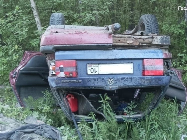 Неизвестный водитель устроил аварию с пострадавшими в Карелии, положив авто на крышу