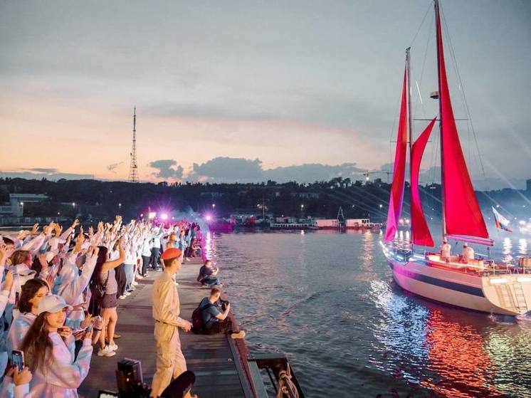 Школьники Мариуполя записали видеопоздравление для участников всероссийского фестиваля выпускников