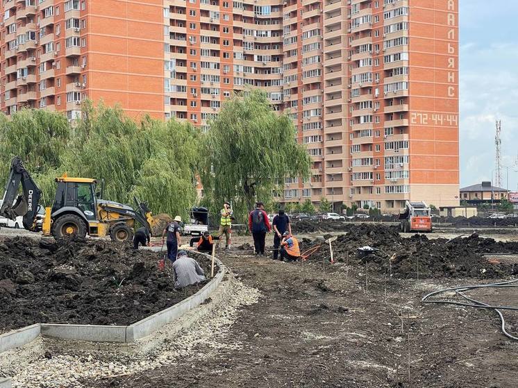 Сквер Изумрудный в Молодёжном микрорайоне Краснодара готов на 30%