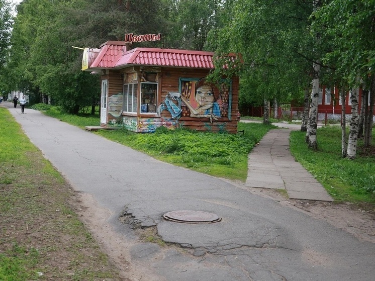 В Архангельске отремонтируют тротуар на Воскресенской улице