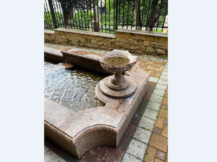 В Кисловодске вандалы разбили чашу фонтана из испанского гранита