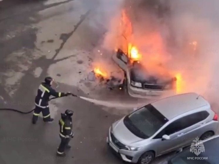 Автомобиль загорелся ночью в Южно-Сахалинске