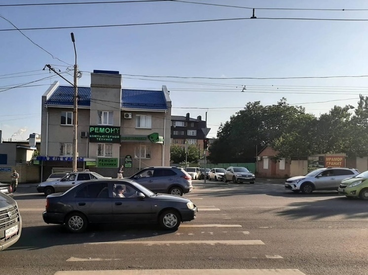 В Ростове на Армянской 17-летний парень на самокате попал в ДТП