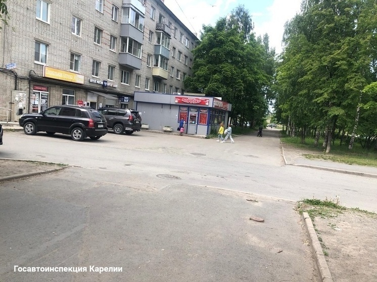 Под колесами иномарки в Карелии пострадал 95-летний пешеход