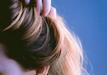 Трихолог-дерматолог Юлия Галлямова объяснила, как бороться с потерей волос на фоне стресса