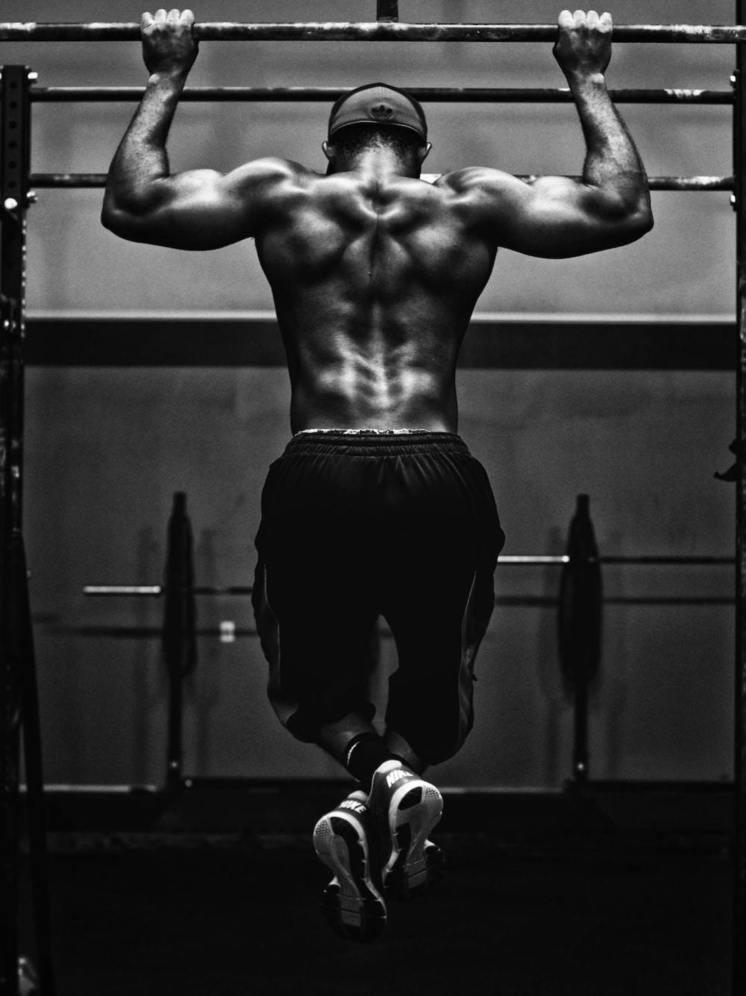 Остеопат рассказал, почему мышцы болят после тренировок