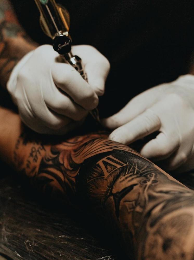 Мастер назвал татуировки, несущие смертельную опасность