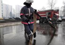 ГУ МЧС по Тамбовской области сообщает, что в городе Котовск начался пожар в одном из зданий Тамбовского порохового завода