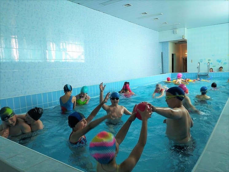 Воспитанники лагеря школы №16 Серпухова провели занятия в бассейне
