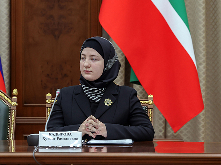 20-летняя дочь главы Чечни Хутмат награждены орденом Кадырова