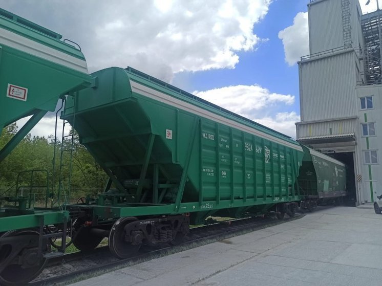 С начала 2023 года из Курской области было отправлено 10 «зерновых» поездов