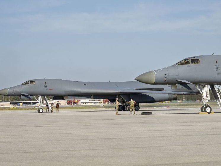 Американские бомбардировщики B-1B впервые сели в Швеции