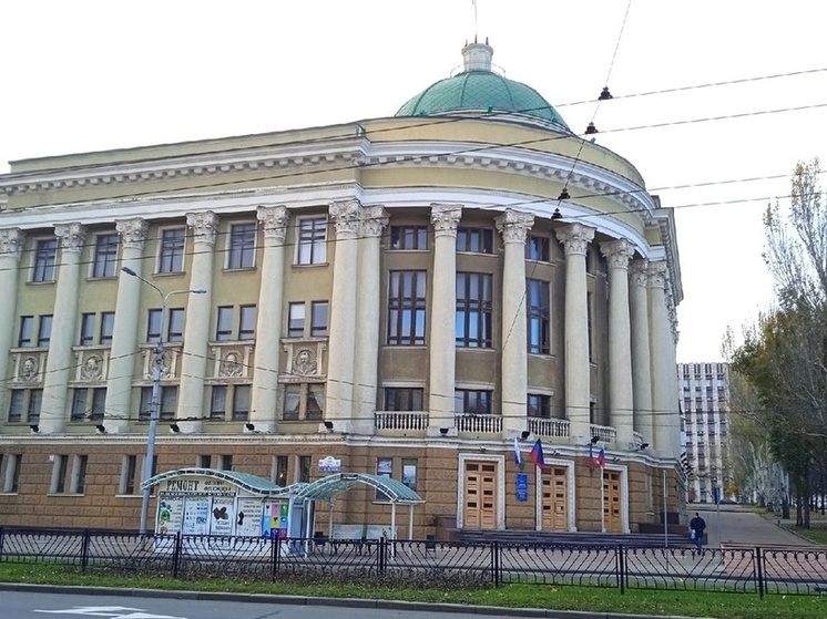 В Донецке восстановили здание главной библиотеки