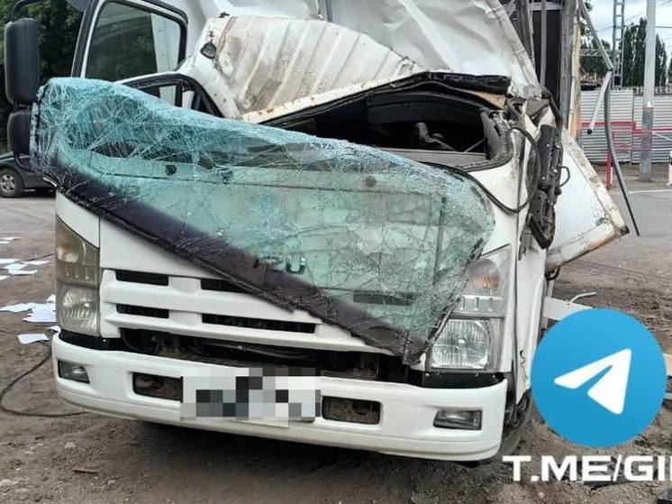 Тройное ДТП в Уфе: пострадал водитель грузовика