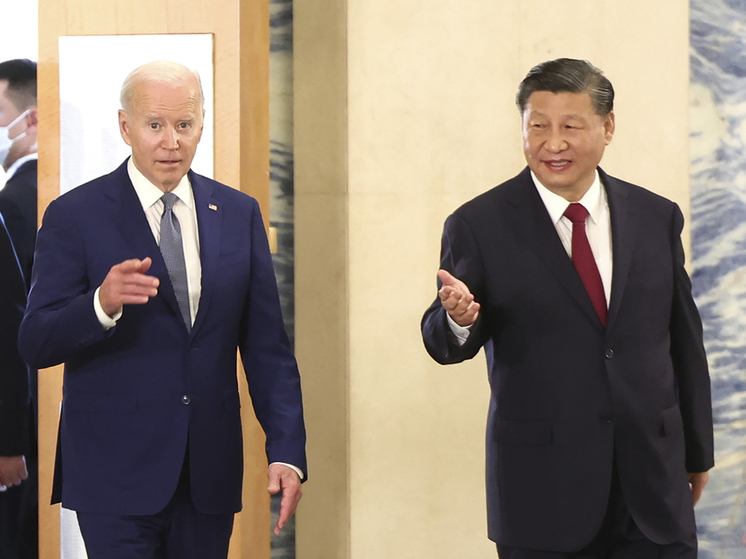 МИД Китая ответил на слова Байдена, назвавшего Си Цзиньпина "диктатором"