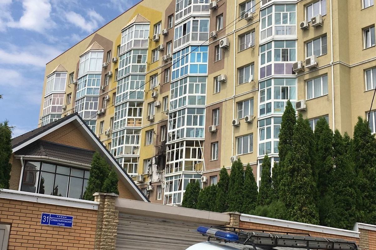В результате попадания беспилотника в многоэтажку Воронежа ремонт потребуется 4 домам