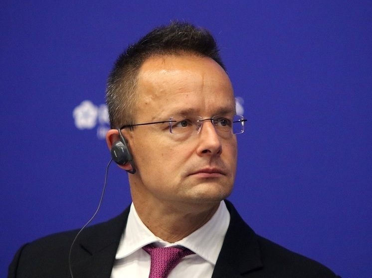 Глава венгерского МИД Сийярто выступил с критикой решения ЕК о предоставлении Украине €50 млрд