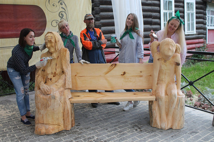 В Вельском районе проходит фестиваль скульптуры «Древо жизни»