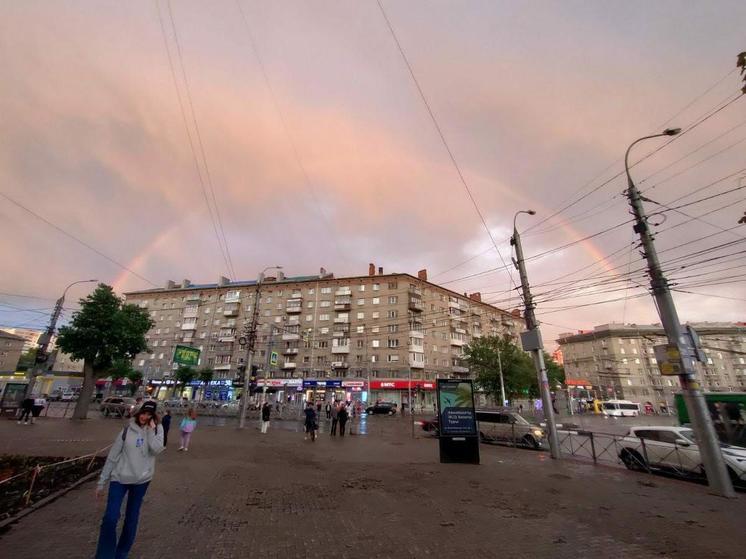 В Новосибирске жители поделились фотографиями двойной радуги после дождя 21 июня