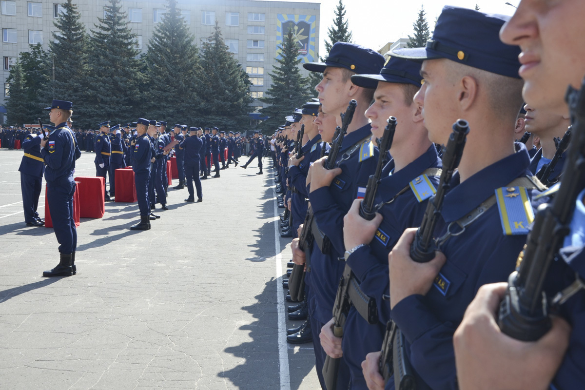 В Воронеже 23 и 24 июня запретят парковку и ограничат движение возле военно-воздушной академии