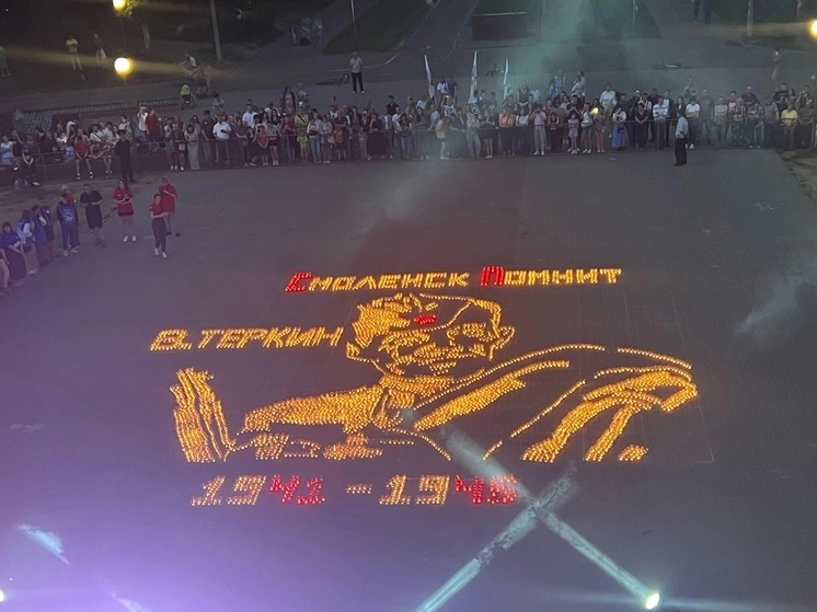 Тысячи свечей в Смоленске сложили в «Огненные картины войны»